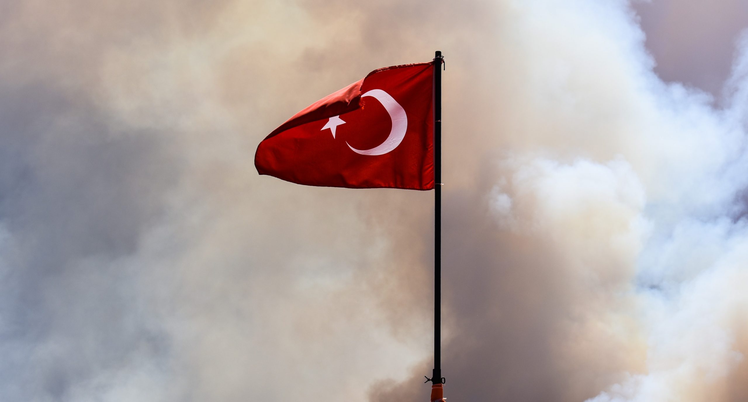 كيف حفزت الكوارث الطبيعية الصراع بين النظام التركي والمعارضة؟