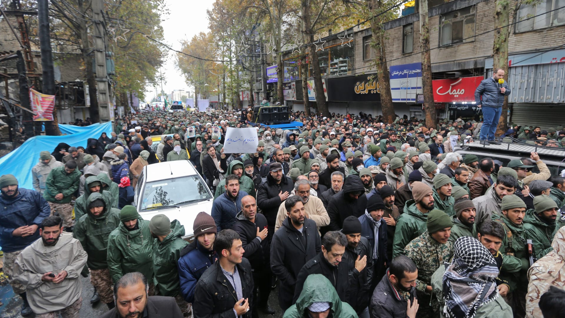 لماذا تبدأ الاحتجاجات الإيرانية دائماً من الأطراف؟
