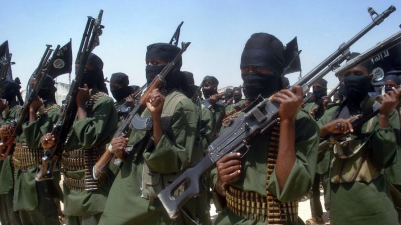 لماذا تُكثف حركة “الشباب” عملياتها لاستهداف القواعد العسكرية في الصومال؟