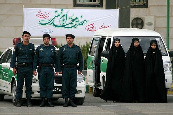 هل عادت شرطة الأخلاق إلى شوارع إيران؟