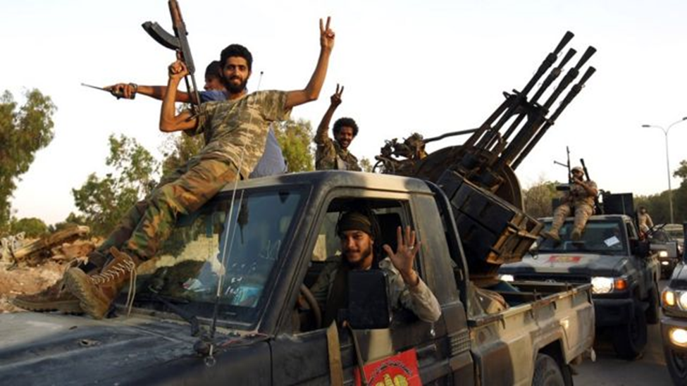 لماذا تصاعدت المواجهات بين الجيش الليبي وجماعات مسلحة في بنغازي؟