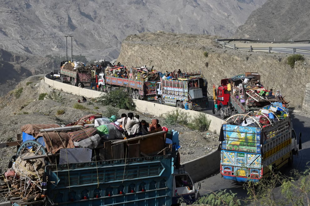 لماذا تزايد ترحيل اللاجئين الأفغان من باكستان؟